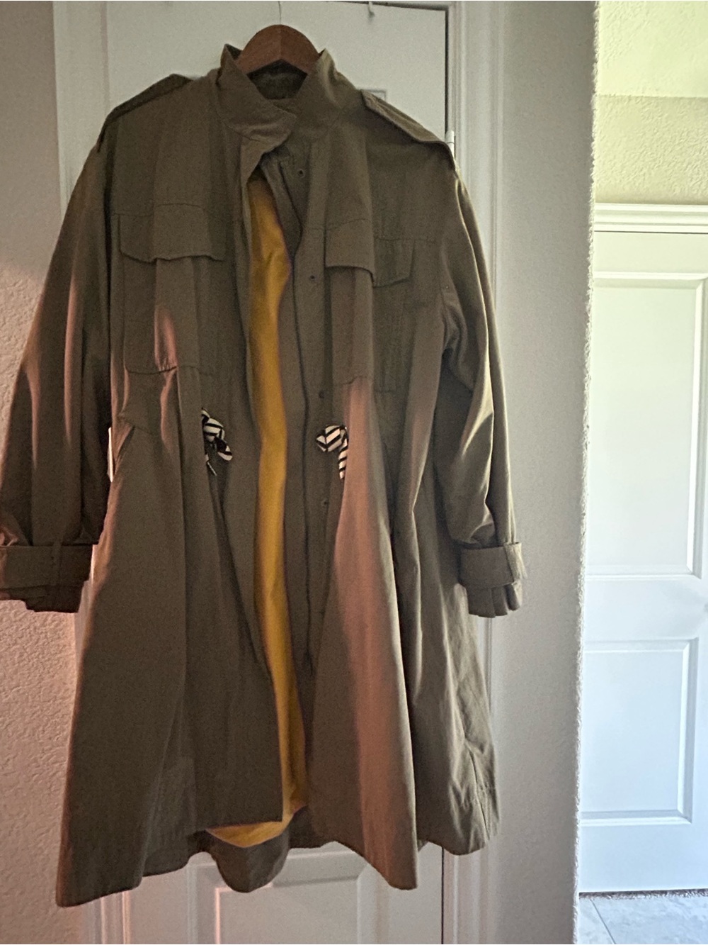 Zara trf collection
khaki trench coat